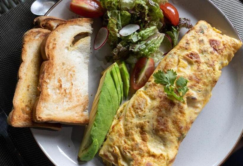 Tifakara Boutique Hotel & Birding Oasis