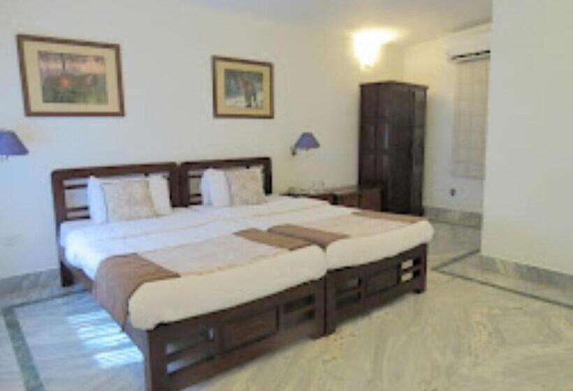 בית מלון כפרי Tiger Lagoon Bandhavgarh