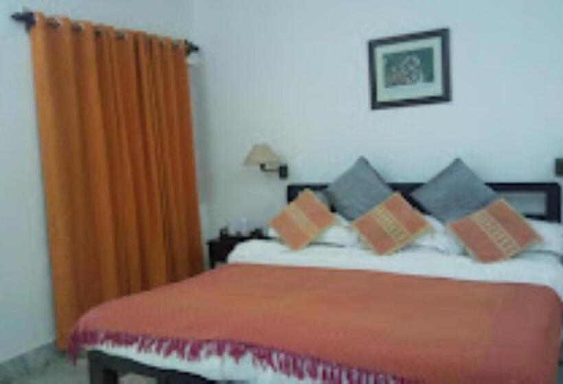 בית מלון כפרי Tiger Lagoon Bandhavgarh