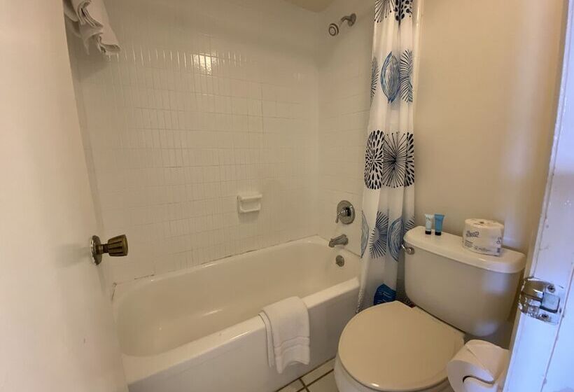 فندق على الطريق Bonita Beach Inn And Suites