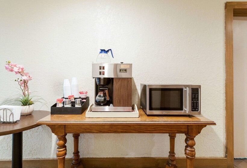 Мотель Rodeway Inn