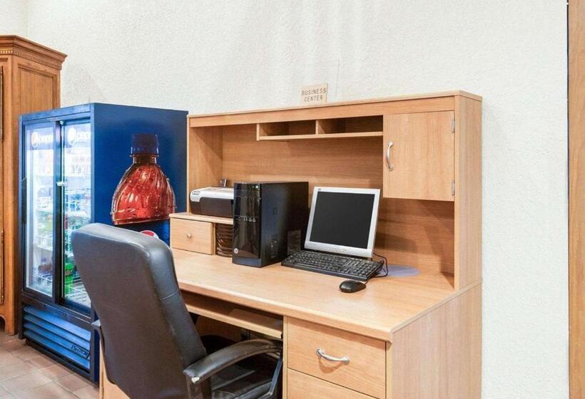 فندق على الطريق Rodeway Inn