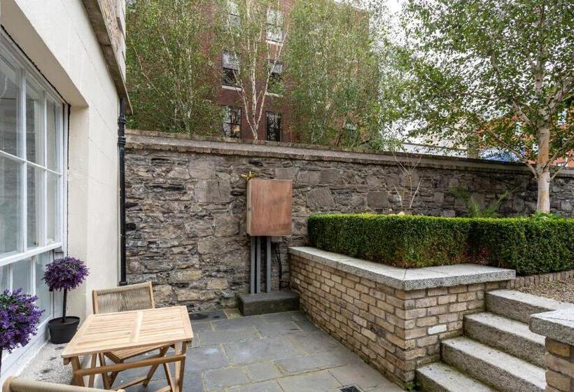 住宿加早餐 Spectacular 2 Bedroom Apartment With Sunny Garden & Terrace