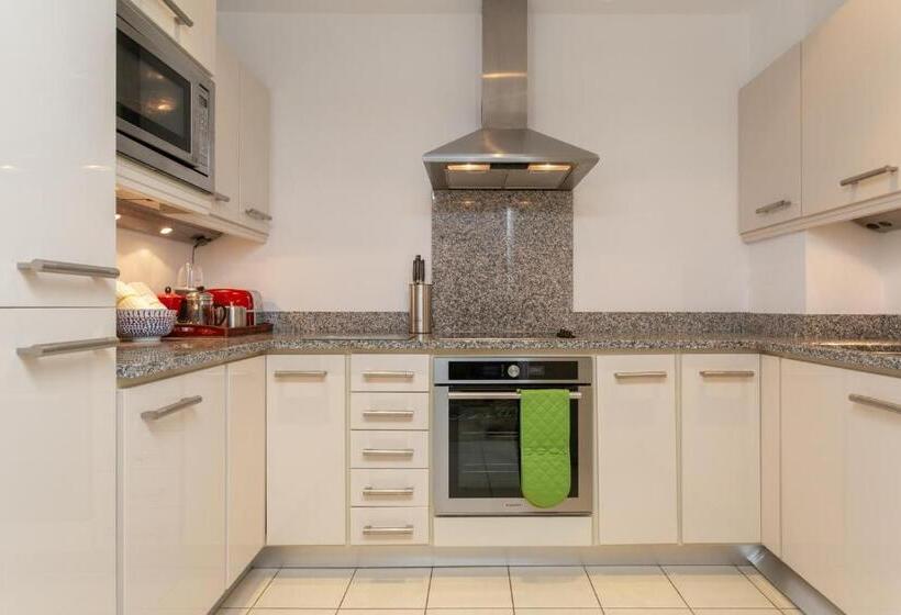 צימר Spectacular 2 Bedroom Apartment With Sunny Garden & Terrace