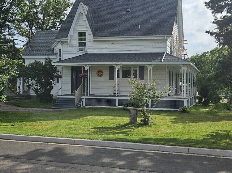 مبيت وإفطار Sunflower Guest Suites