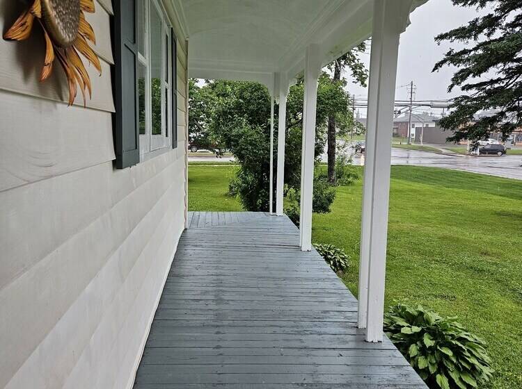 مبيت وإفطار Sunflower Guest Suites