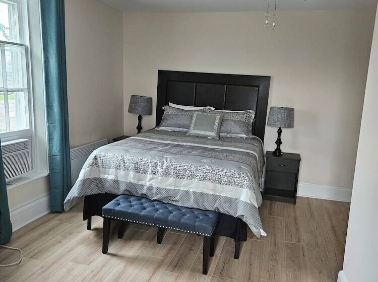 مبيت وإفطار Sunflower Guest Suites