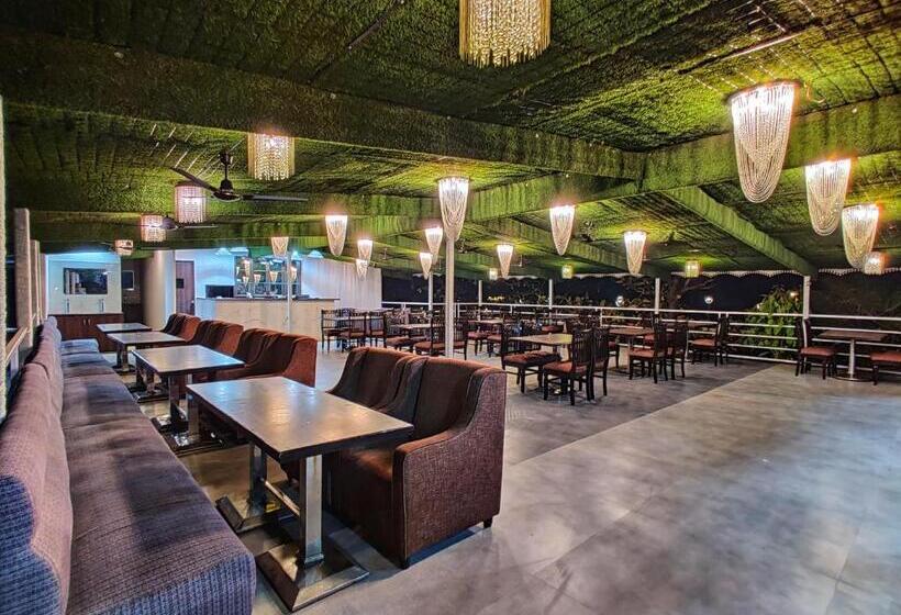 Golden Chariot Hotel Daman