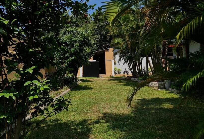 בית מלון כפרי Crosscountry Inn By Thurings