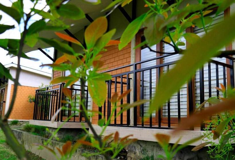 בית מלון כפרי Kalongo Farm Ecosystem Homes