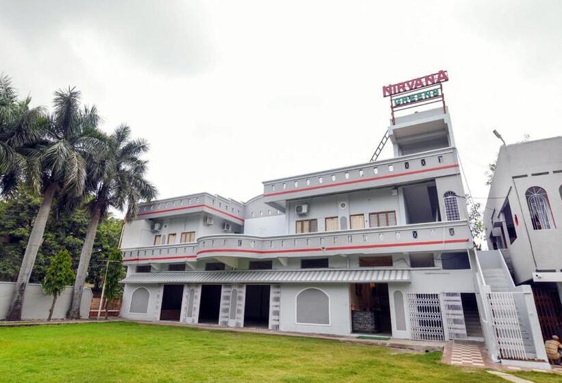 Отель Nirvana Greens