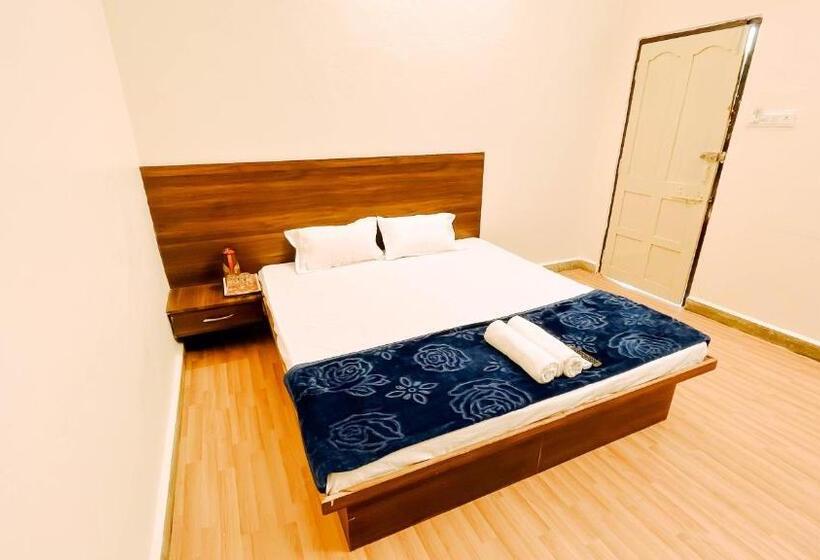 Отель Nirvana Greens