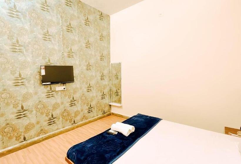 Отель Nirvana Greens