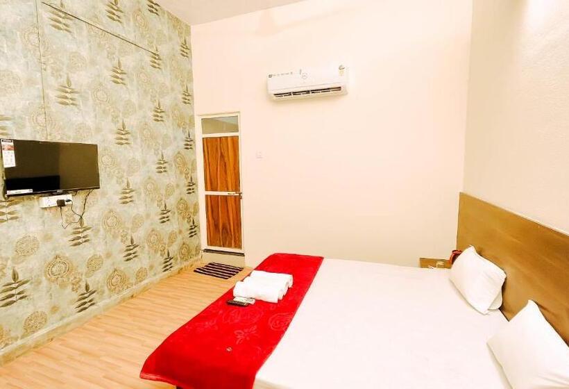 Отель Nirvana Greens