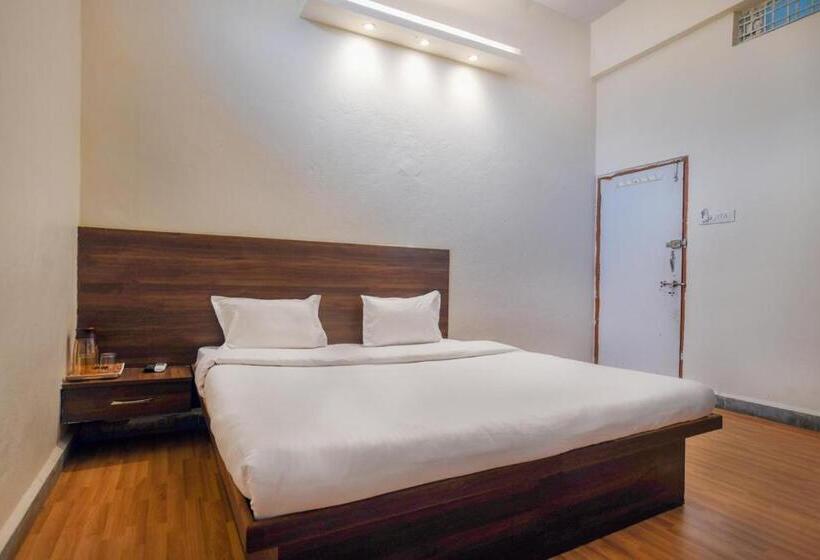 Отель Nirvana Greens