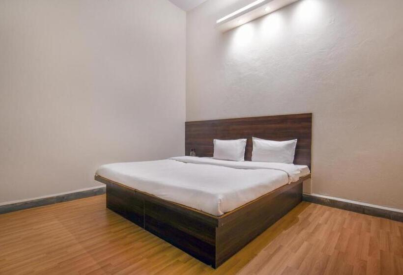 Отель Nirvana Greens