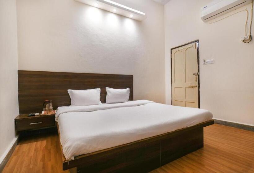 Отель Nirvana Greens