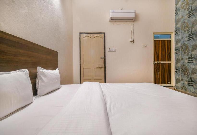 Отель Nirvana Greens