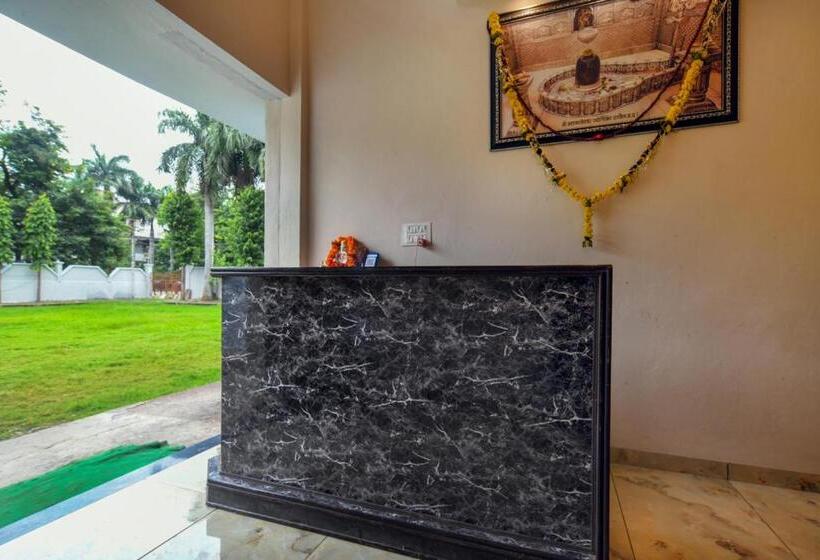 Отель Nirvana Greens