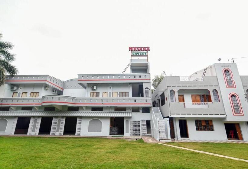 Отель Nirvana Greens