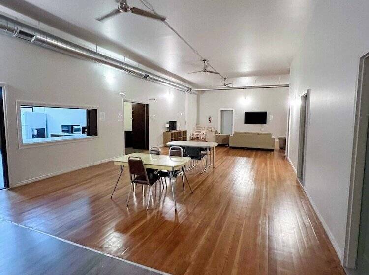 فندق The Trail Inn   Yarbo, Sk   Near Esterhazy & Mosaic K1, K2, & K3