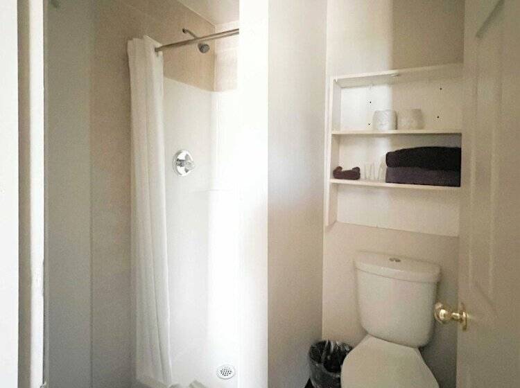 فندق The Trail Inn   Yarbo, Sk   Near Esterhazy & Mosaic K1, K2, & K3