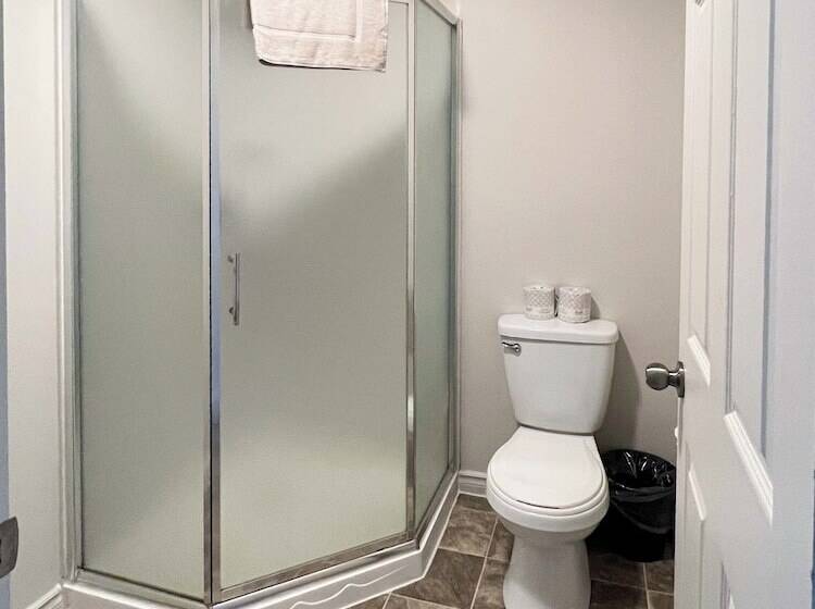 فندق The Trail Inn   Yarbo, Sk   Near Esterhazy & Mosaic K1, K2, & K3