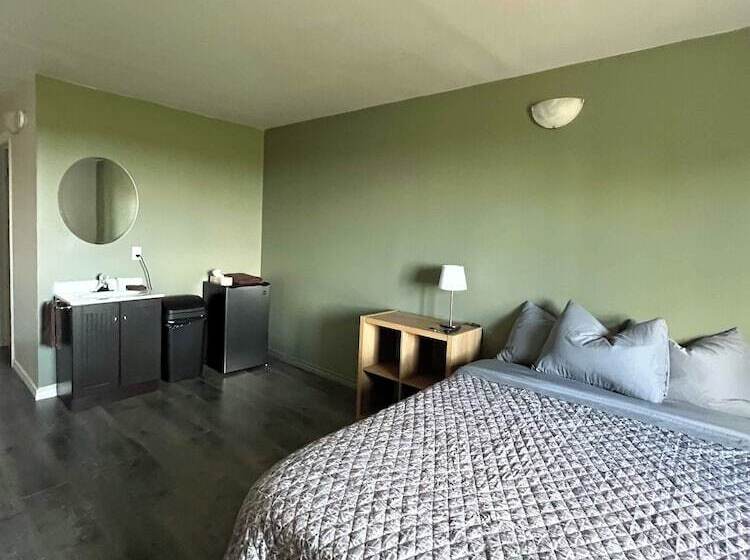 فندق The Trail Inn   Yarbo, Sk   Near Esterhazy & Mosaic K1, K2, & K3