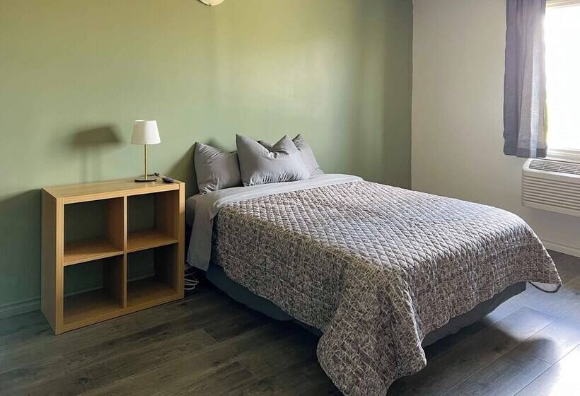 فندق The Trail Inn   Yarbo, Sk   Near Esterhazy & Mosaic K1, K2, & K3