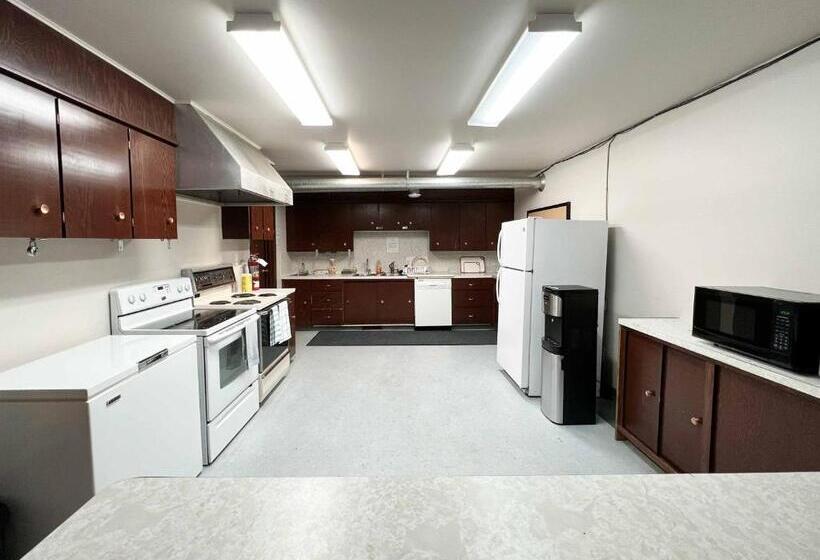 فندق The Trail Inn   Yarbo, Sk   Near Esterhazy & Mosaic K1, K2, & K3