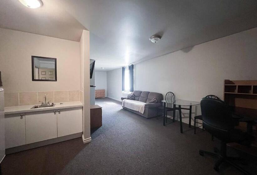 فندق The Trail Inn   Yarbo, Sk   Near Esterhazy & Mosaic K1, K2, & K3