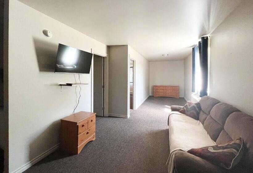 فندق The Trail Inn   Yarbo, Sk   Near Esterhazy & Mosaic K1, K2, & K3