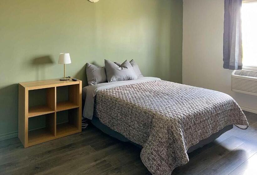 فندق The Trail Inn   Yarbo, Sk   Near Esterhazy & Mosaic K1, K2, & K3