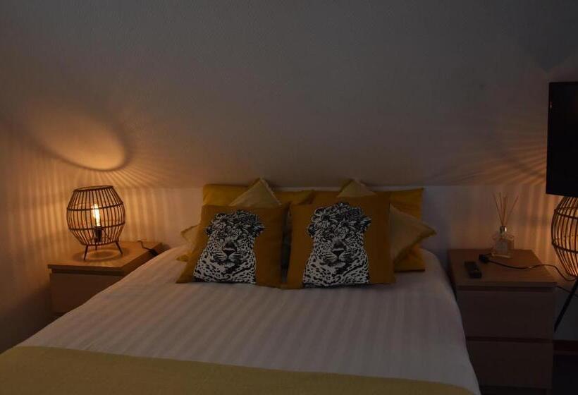 پانسیون Les Demoiselles