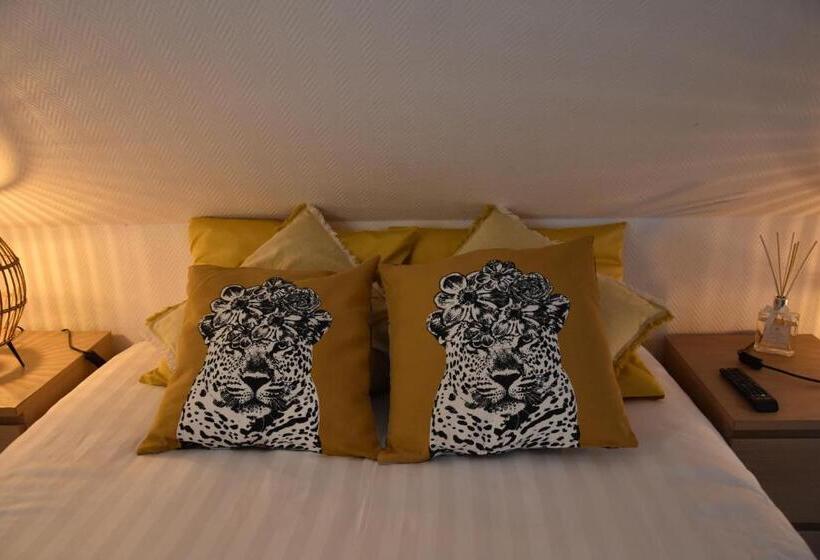 پانسیون Les Demoiselles