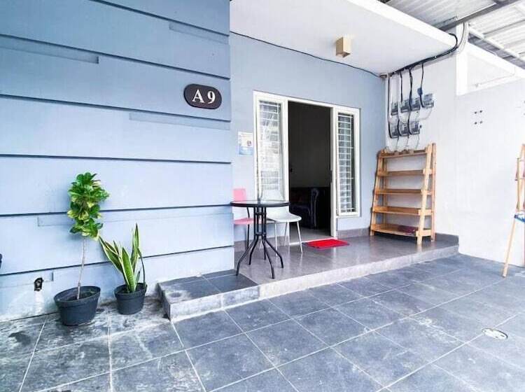 پانسیون Surabaya Homey Near Airport