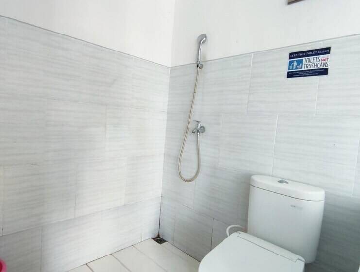 پانسیون Surabaya Homey Near Airport