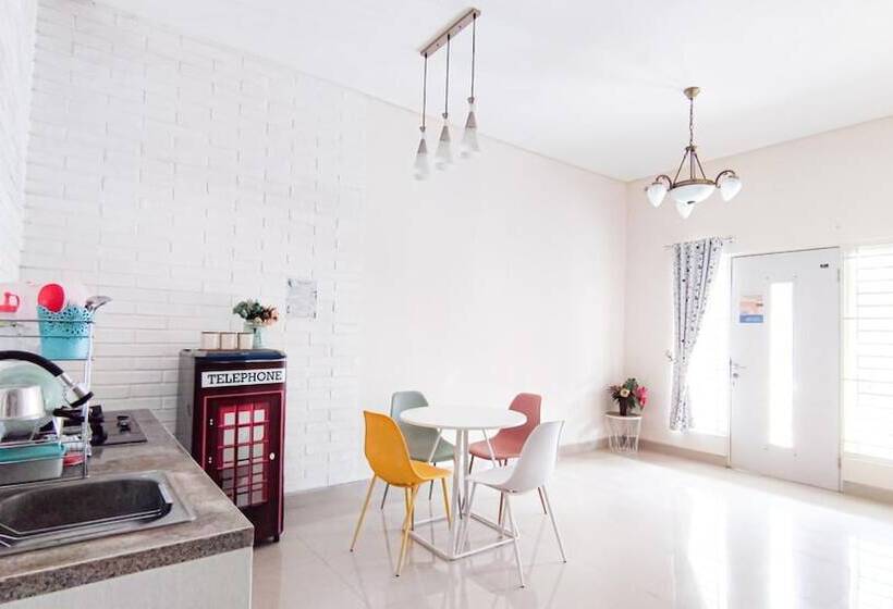 پانسیون Surabaya Homey Near Airport