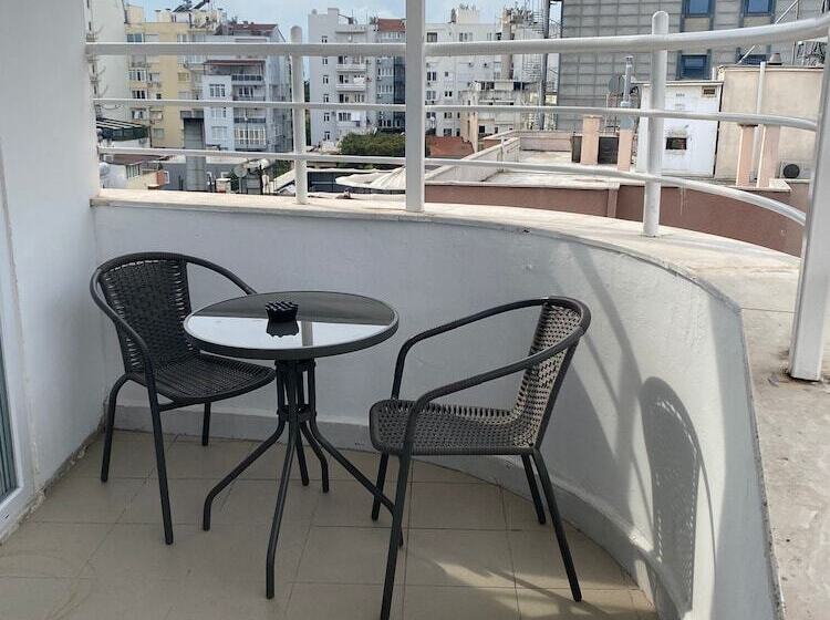 Hadrians Tower Apart Otel