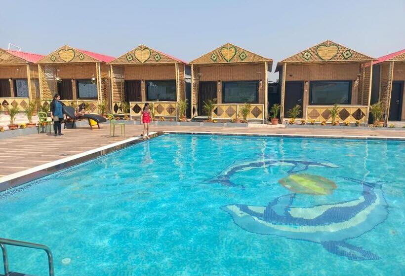 酒店 Midwaay Resort