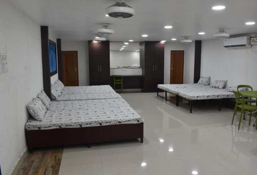 酒店 Midwaay Resort