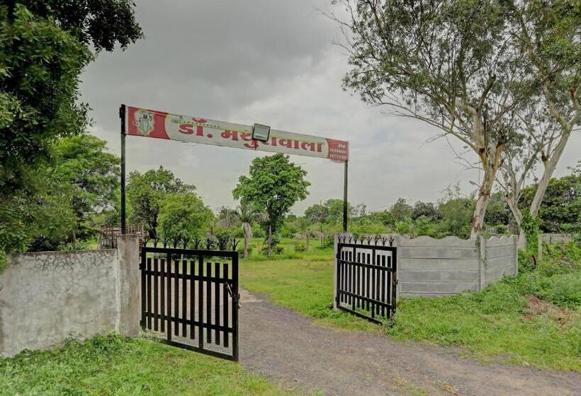 בית מלון כפרי Spot On Mathurawala Parisar