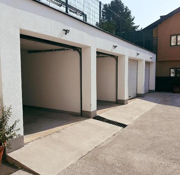 Magnus Aparthotel   Free Parking