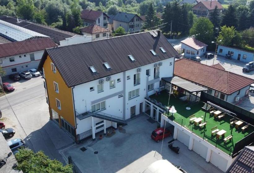 Magnus Aparthotel   Free Parking