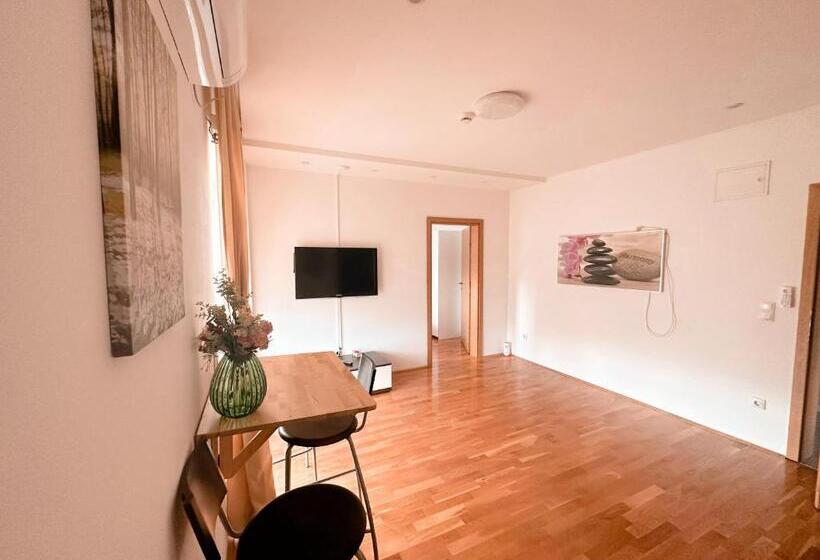 Magnus Aparthotel   Free Parking