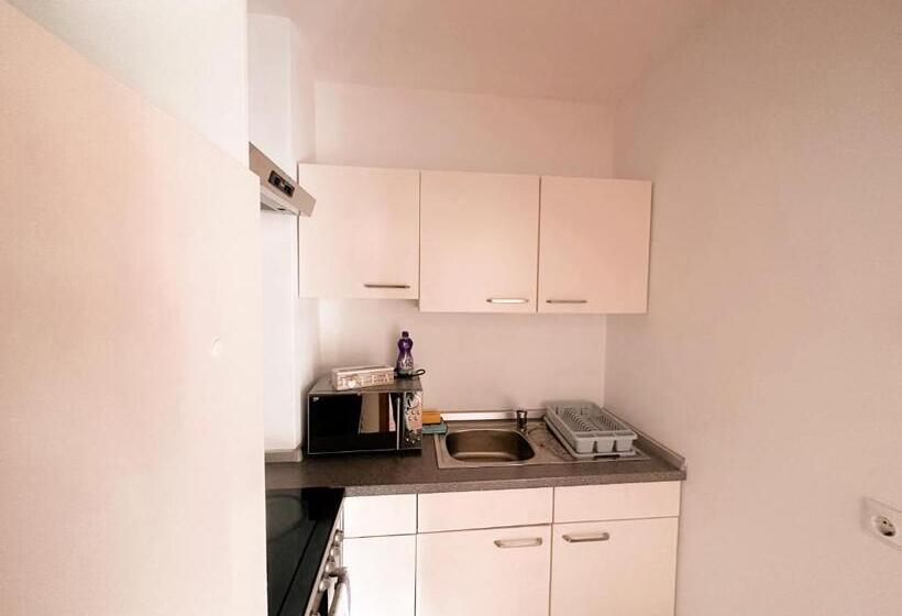 Magnus Aparthotel   Free Parking