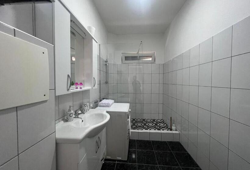 Magnus Aparthotel   Free Parking