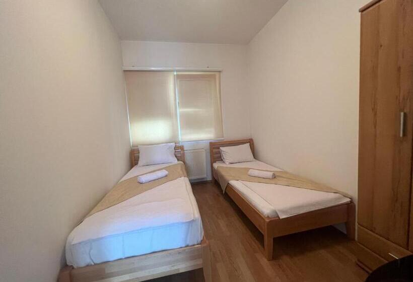 Magnus Aparthotel   Free Parking