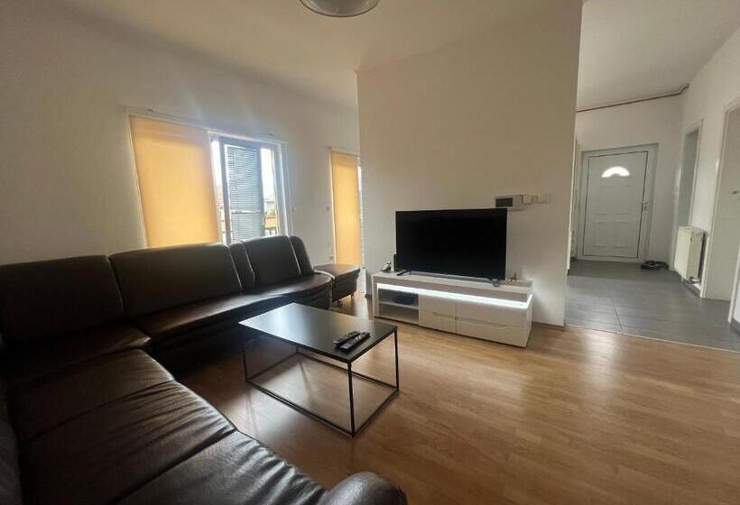 Magnus Aparthotel   Free Parking