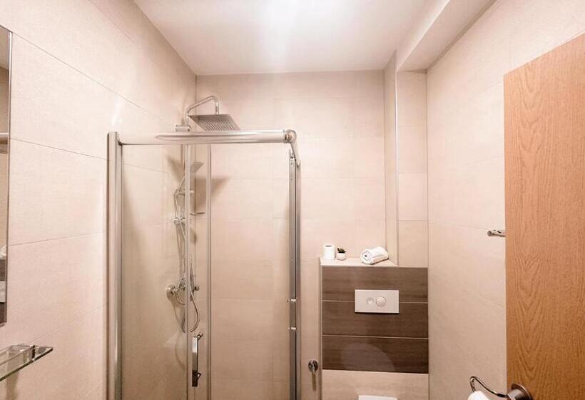 Magnus Aparthotel   Free Parking